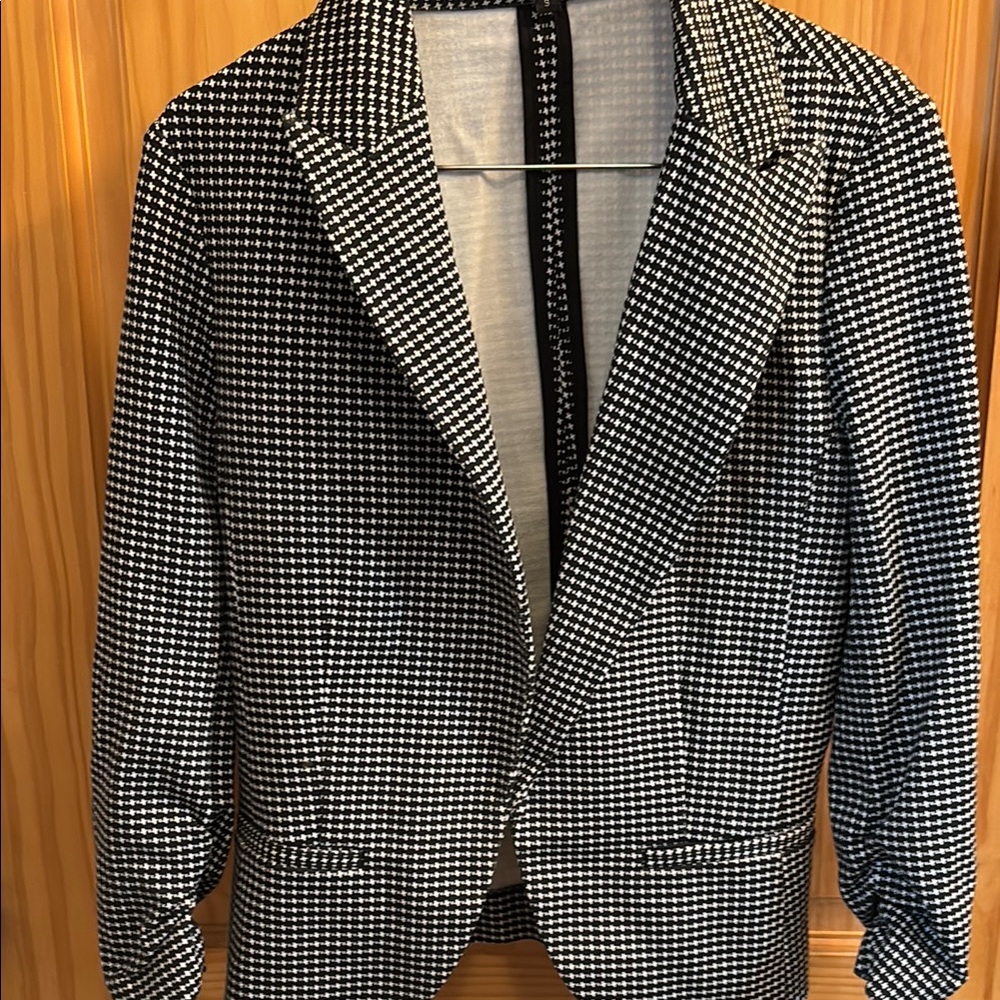 Amanda + Chelsea Women's Scrunched Sleeve Ponte Blazer